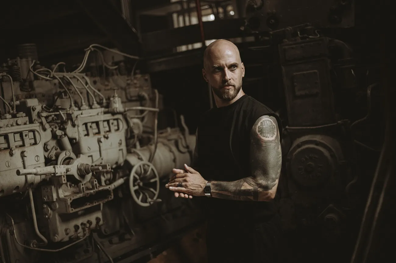 Mesterséges álmok és valós remények: berlini kiadónál jelent meg Man + Machine új, határsértő kislemeze