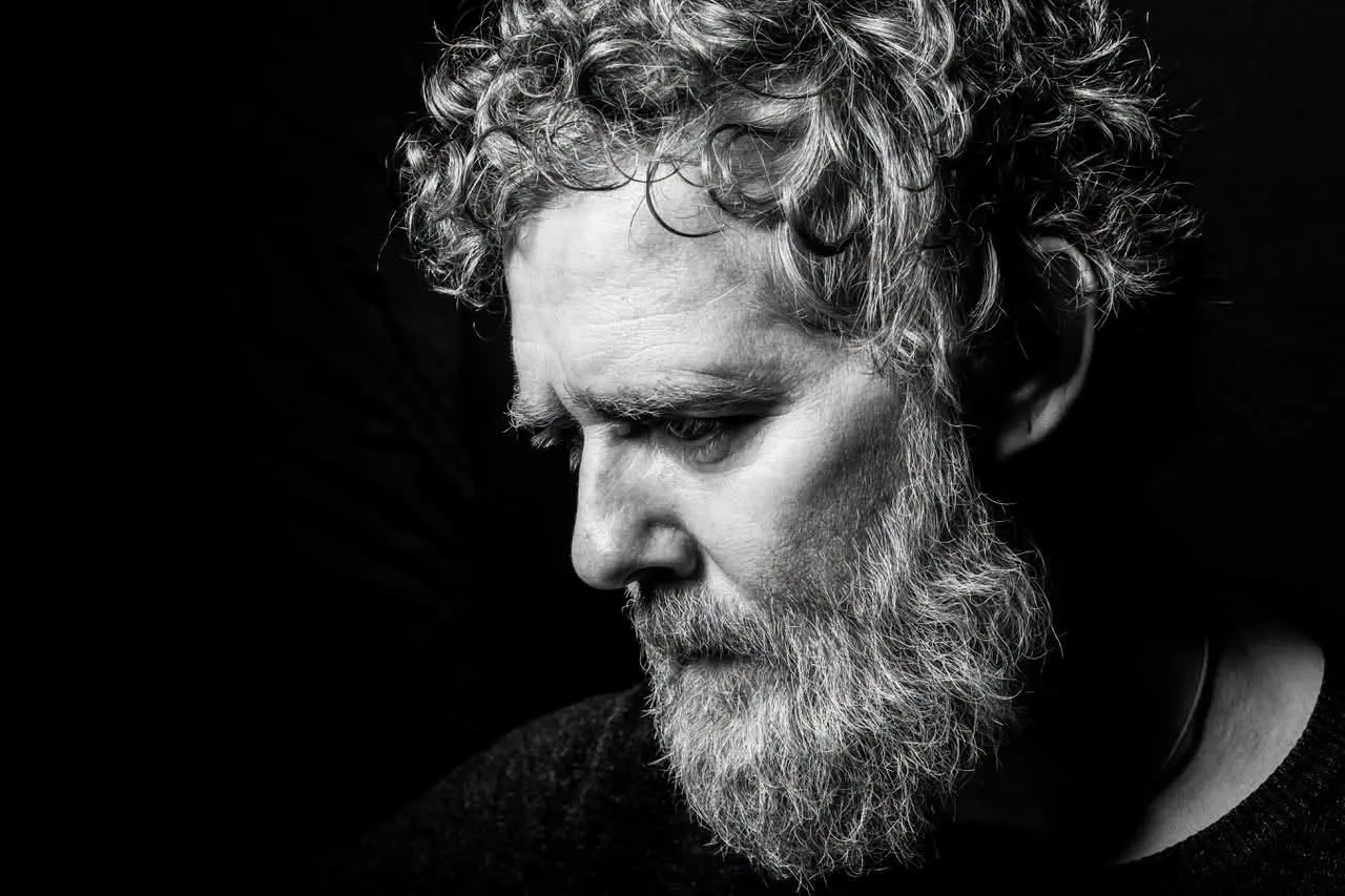 Motorbalesetben elhunyt Glen Hansard