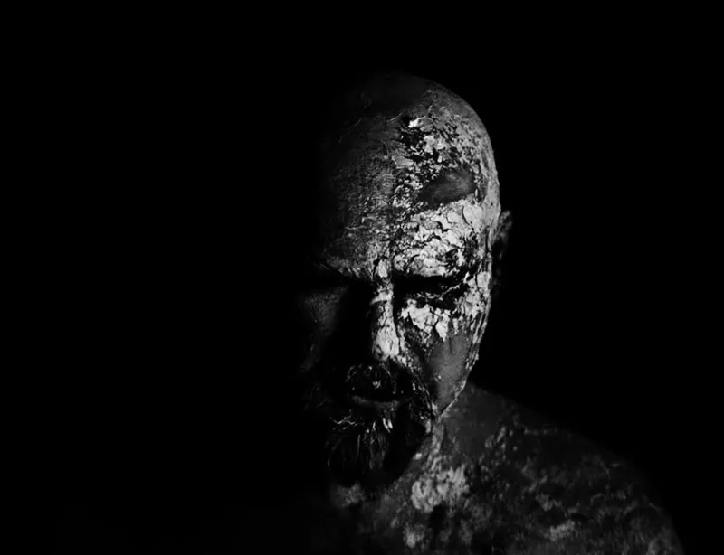 Omnia Malis Est - Egy sötét és meditatív utazásra a tudatalattidba