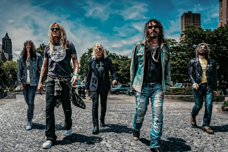 Pénteken a Dead Daisies és Mike Tramp egy színpadon!