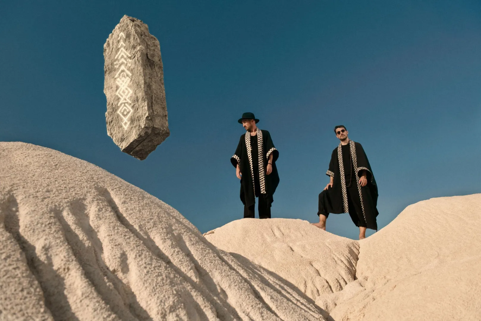 Sivatagi rúnák, gyógyító rezgések és organikus elektronika – premieren a Palo Canto második albuma