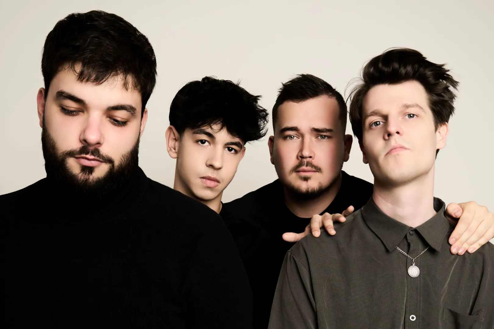 Személyes vallomások és antikapcsolódási mintázatok – premieren a Roving Chess Club első nagylemeze