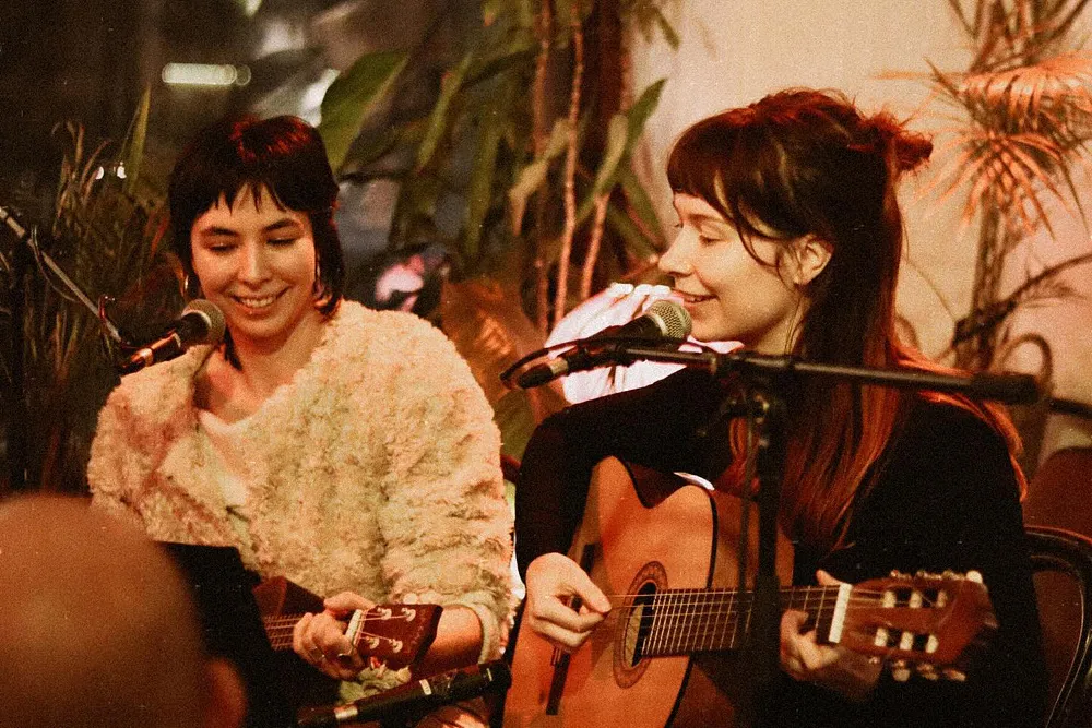 Szerelmek, fájdalmak, vidéki létérzés, Budapestre költözés. Sárkánygarbó: Tiszán innen (lemezkritika)