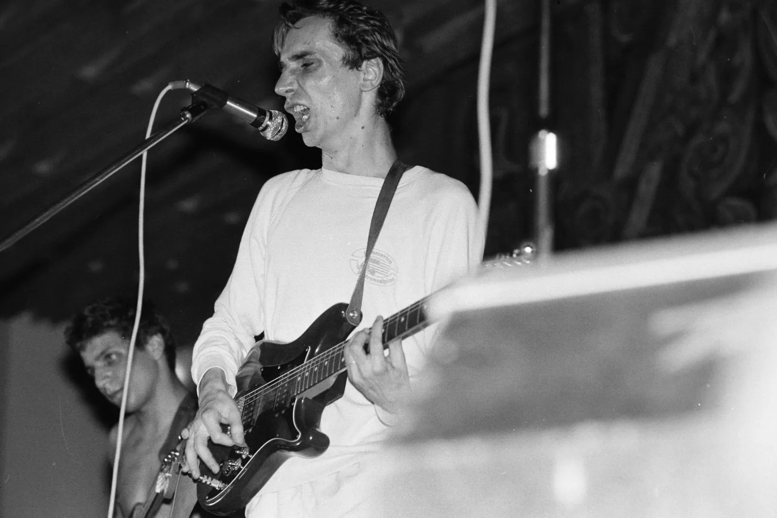 Szívcsavaró proto-punk koncertperformansz a Zene Házában a '80-as évek magyar alternatív világáról