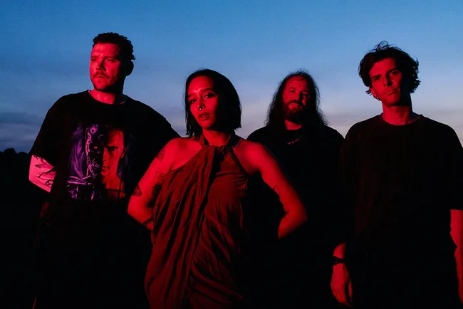 Szórakoztató keménykedés, hülye klausztrofóbia. Mandy, Indiana: URGH (lemezkritika)