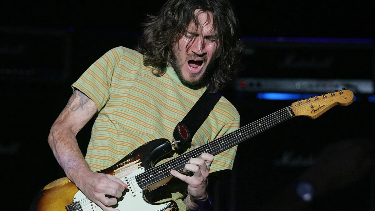 Teljes John Frusciante-szólóműsort állít színpadra a Curtains Up
