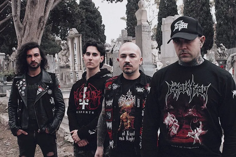 Tombal - Akik láncfűrésszel járnak a temetőbe