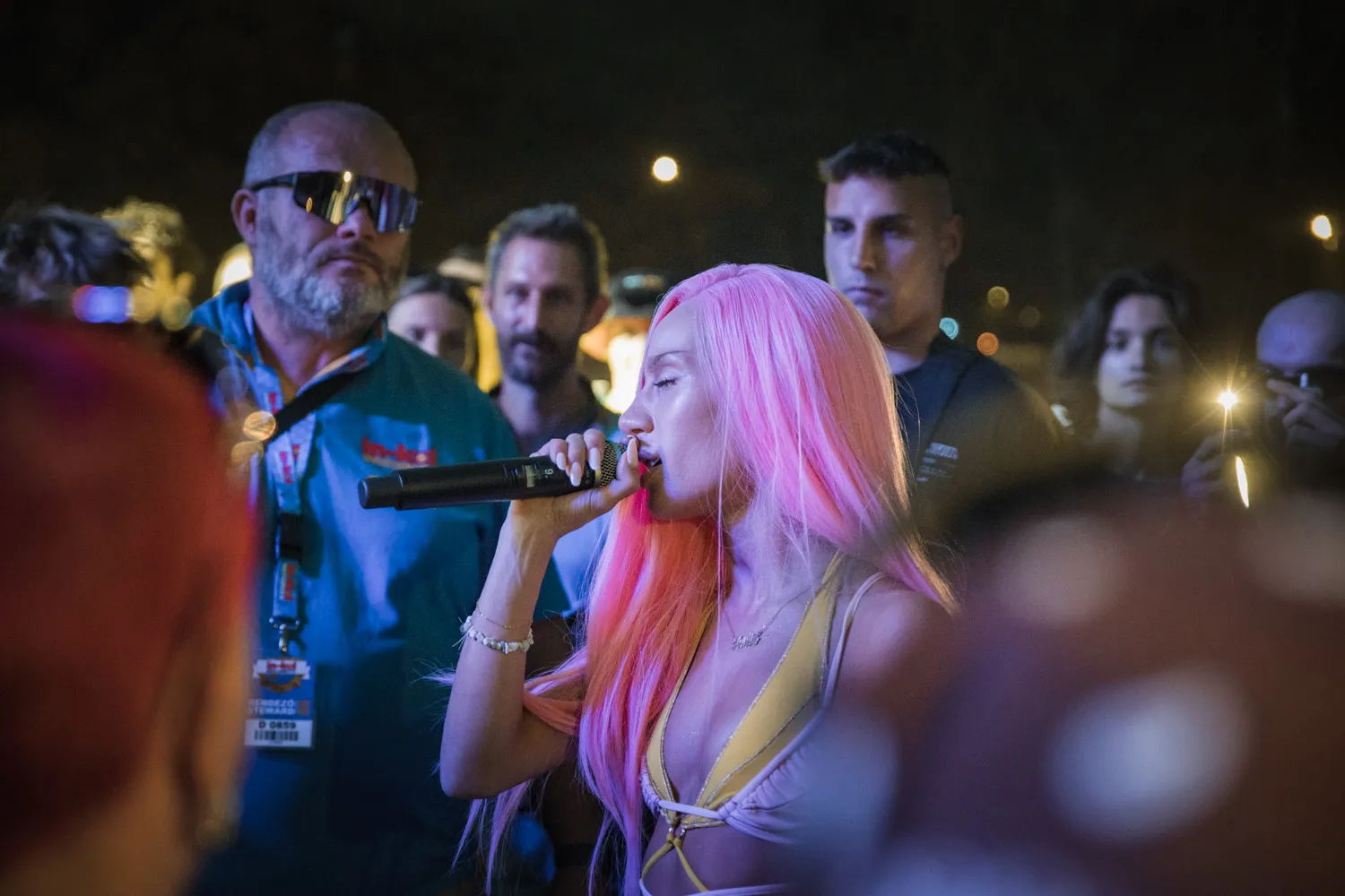 Trap, polgárpukkasztás, tradicionális zene és a világ legjobb bűvészei – a Sziget szerdai napja a nagyszínpadon túlról