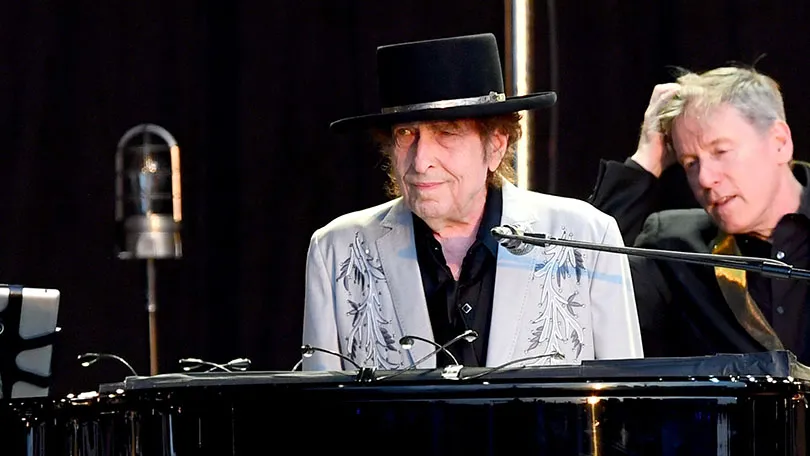 Triplázik Prágában Bob Dylan, ő is kitiltja koncertjeiről a mobilokat
