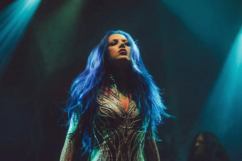 Új videóval hangolódhatunk a közelgő Arch Enemy-koncertre