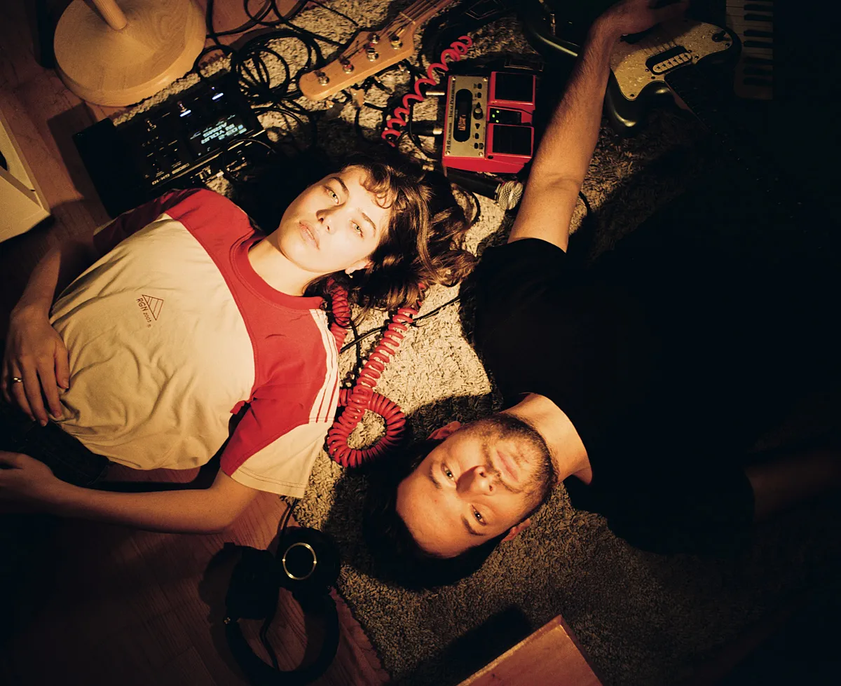 Vagány és sötéten romantikus. Rút: Rút (lemezkritika)